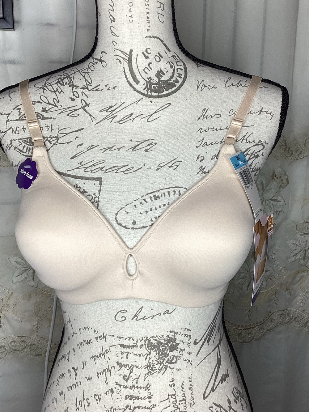 Barely There Invisible Look Wire Free Bra 38C Style 4108 NEW! Retail $32